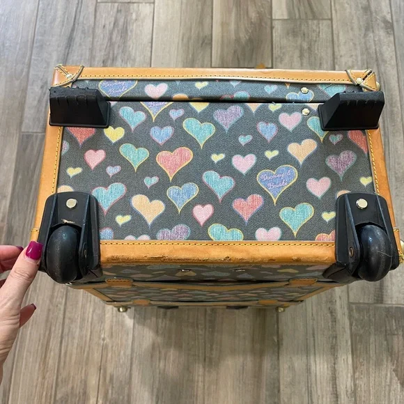 Black with hearts roller suitcase - Picture 2 of 8
